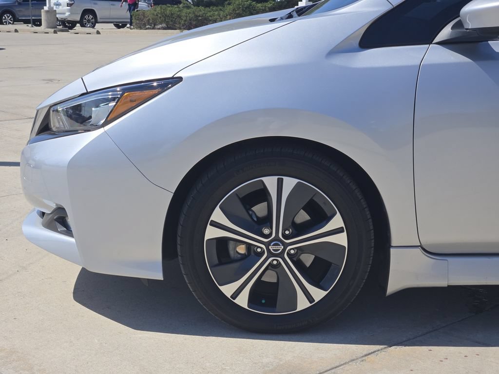 Used 2022 Nissan Leaf SV w/ SV Technology Package FWD image 9