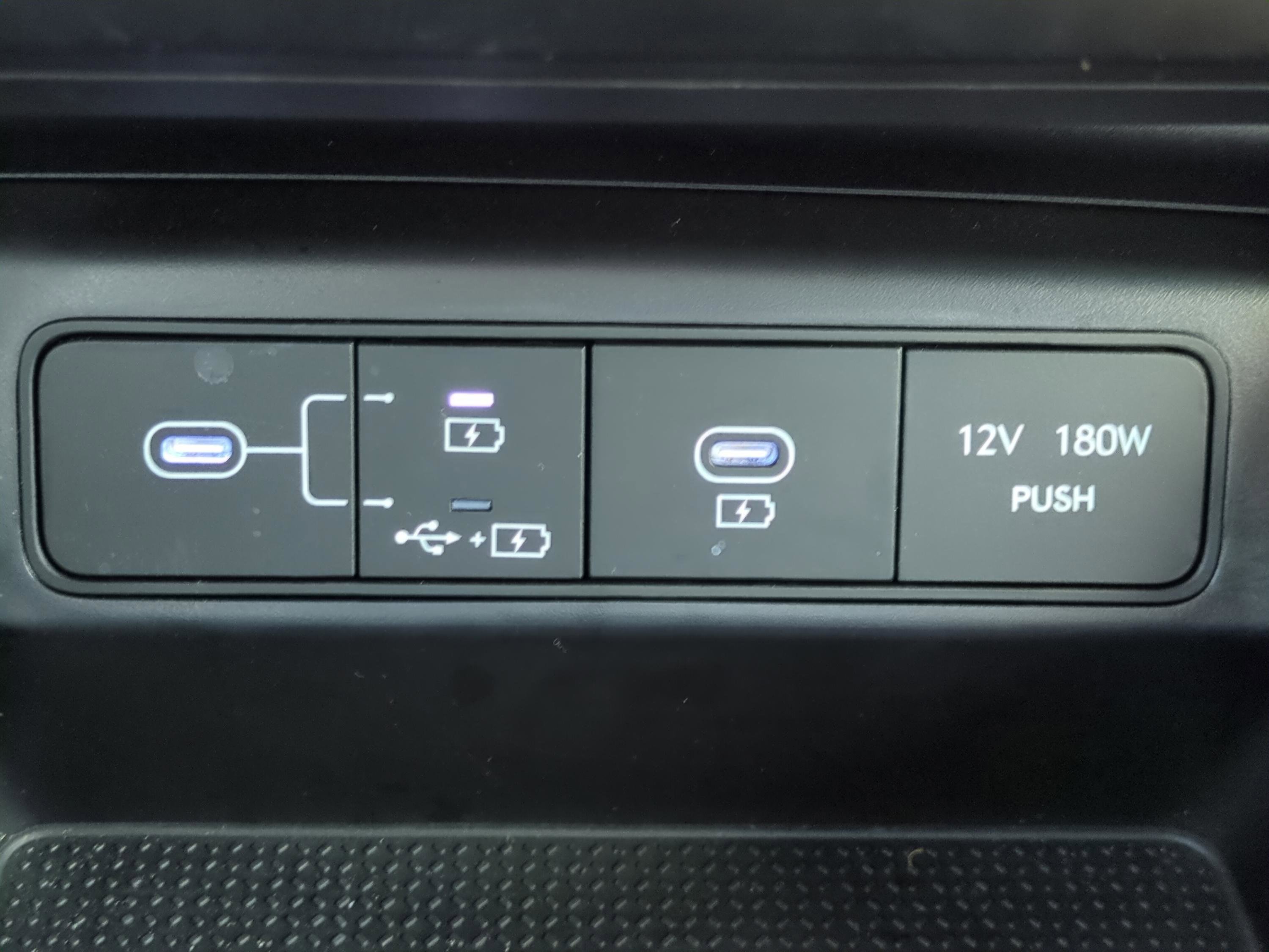 Certified 2025 Hyundai Santa Cruz SE FWD image 17