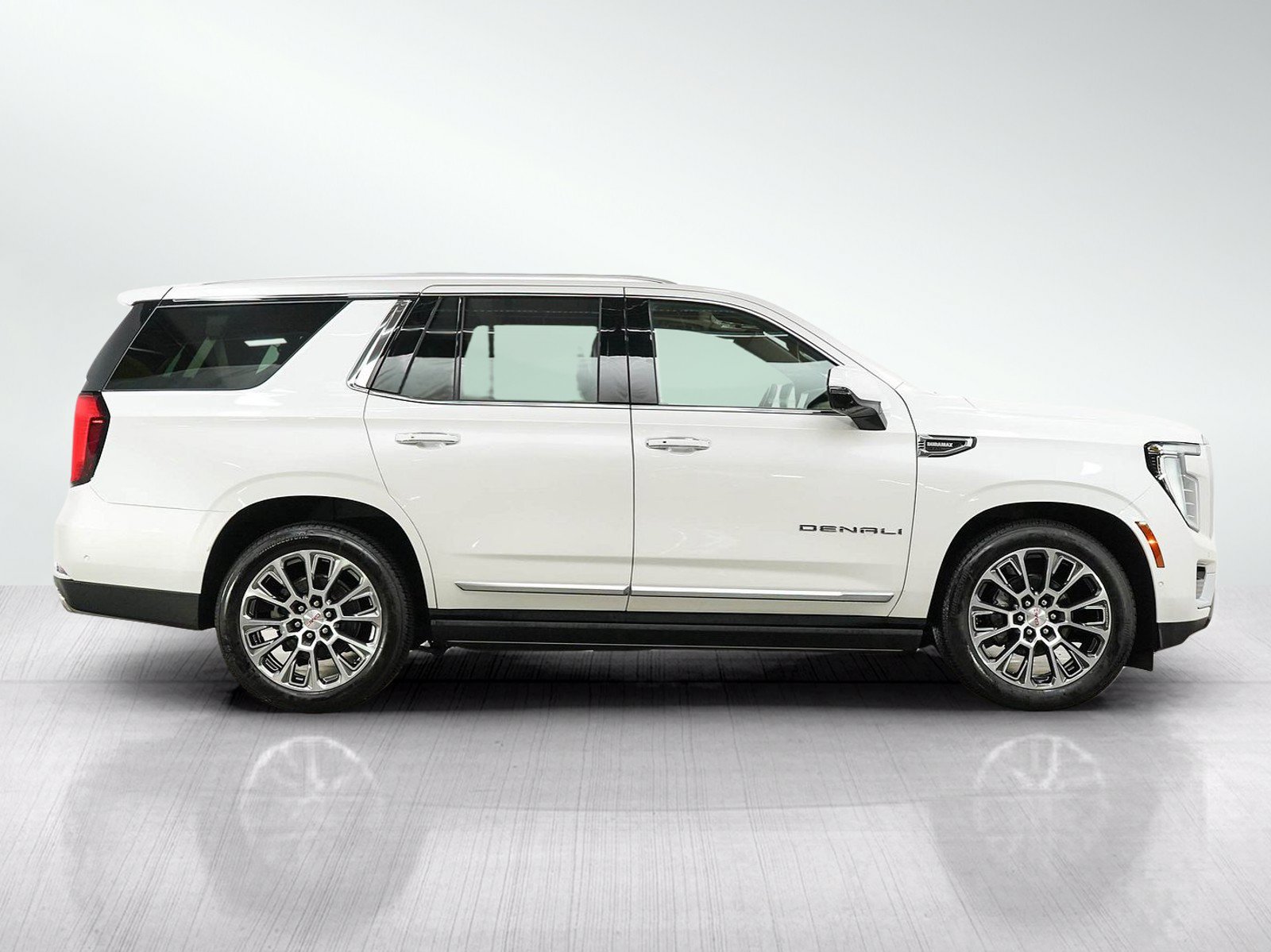 Used 2025 GMC Yukon Denali w/ Denali Reserve Package AWD/4WD image 6