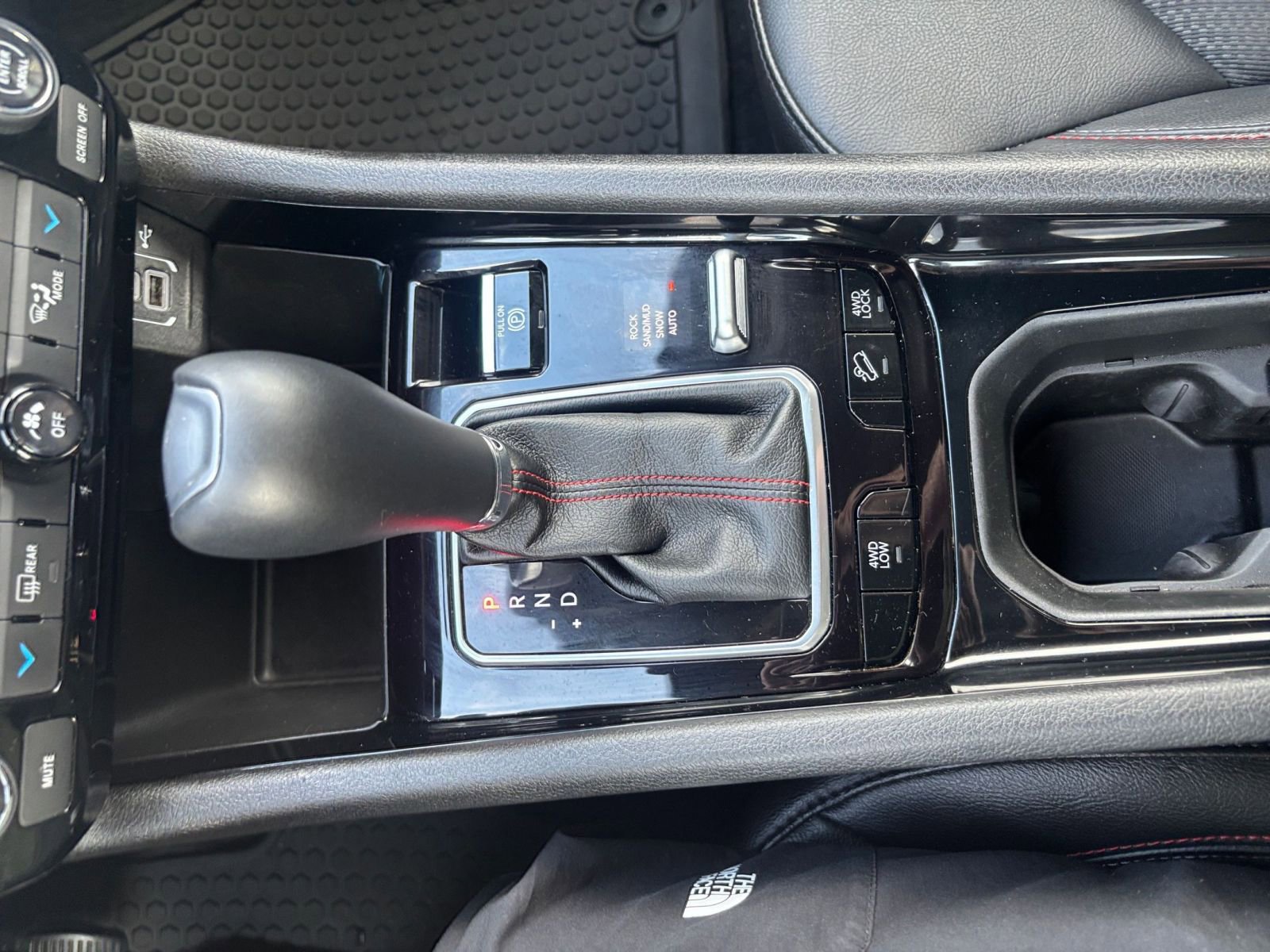 Used 2025 Jeep Compass Trailhawk image 39