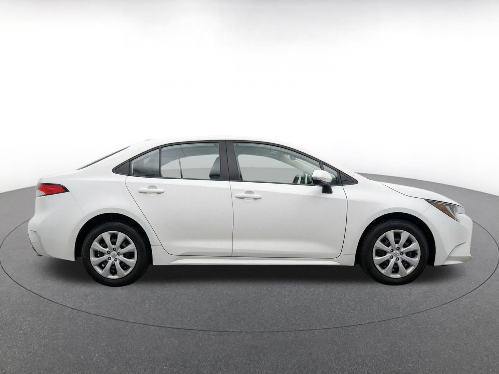 Used 2025 Toyota Corolla LE FWD image 10