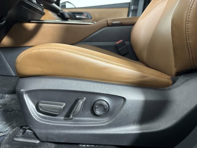 Used 2025 Toyota Crown Signia w/ Advanced Technology Package image 21