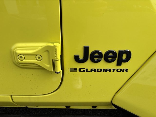 Used 2023 Jeep Gladiator Willys image 21