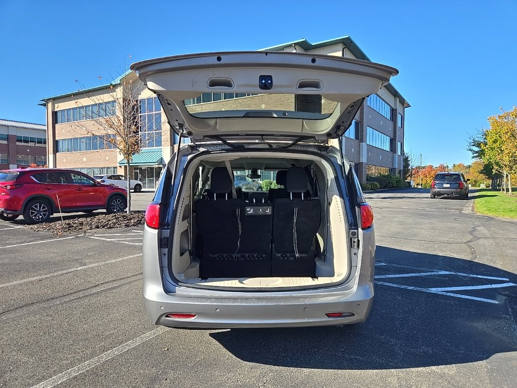 Used 2017 Chrysler Pacifica LX FWD image 5