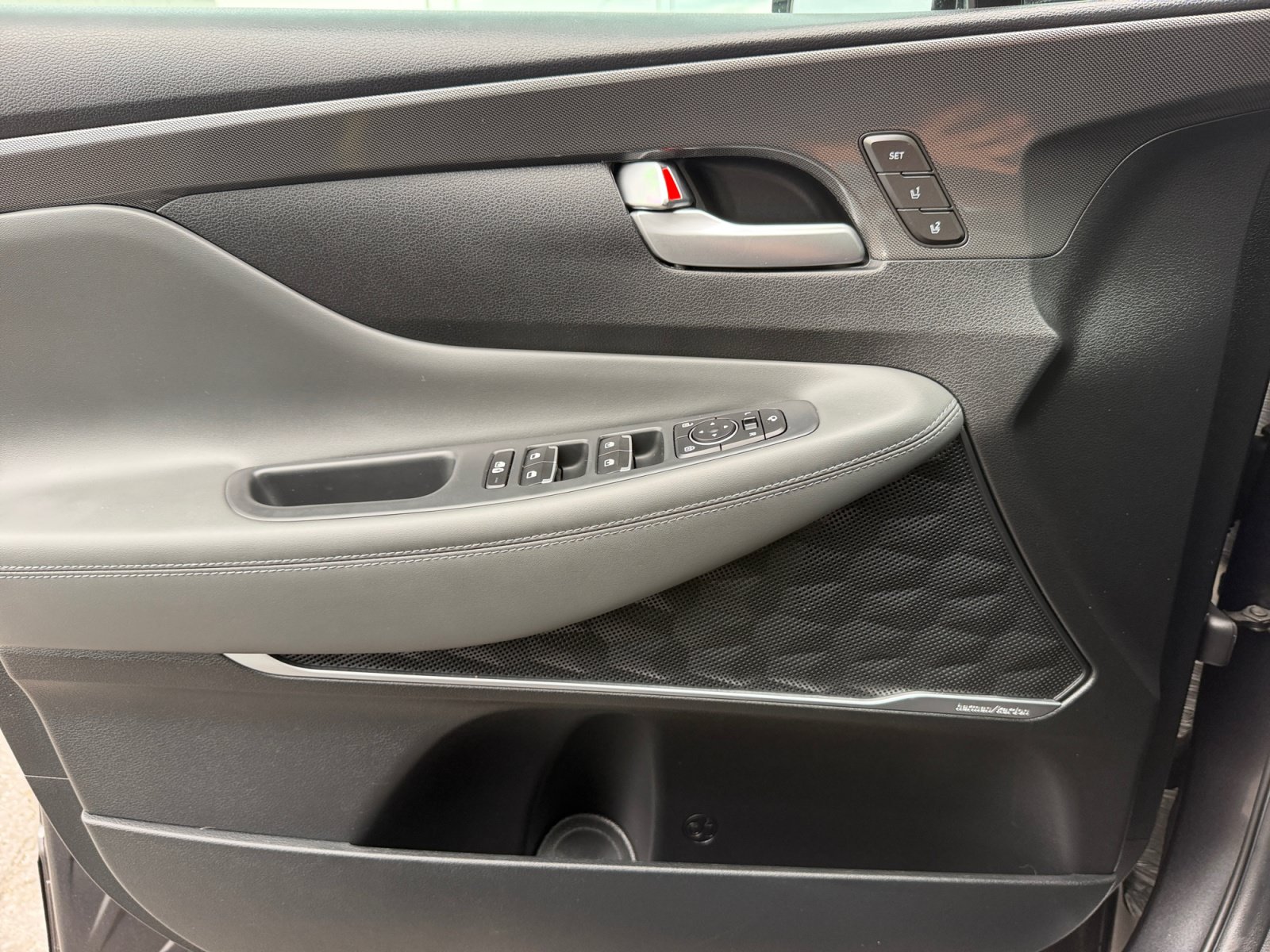 Used 2022 Hyundai Santa Fe Limited FWD image 13