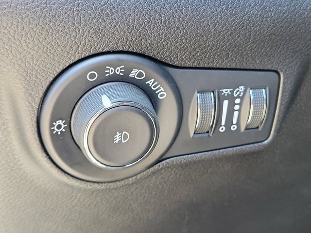Used 2024 Jeep Compass Latitude AWD/4WD image 23