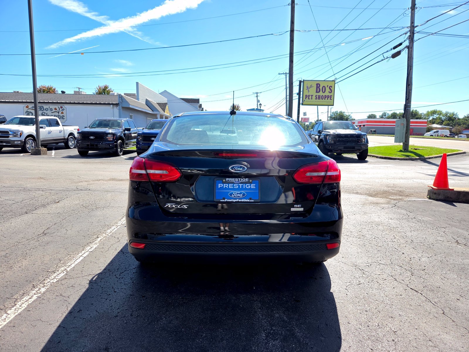 Used 2018 Ford Focus SE w/ SE Appearance Package FWD image 4