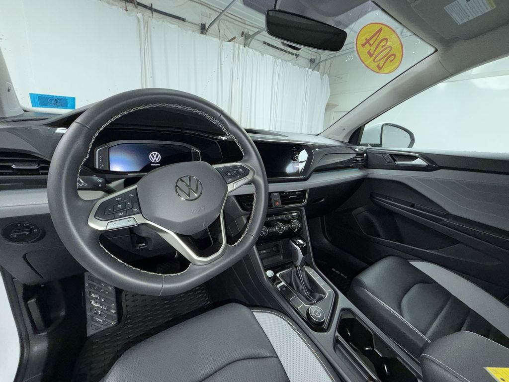 Used 2024 Volkswagen Taos SEL image 3