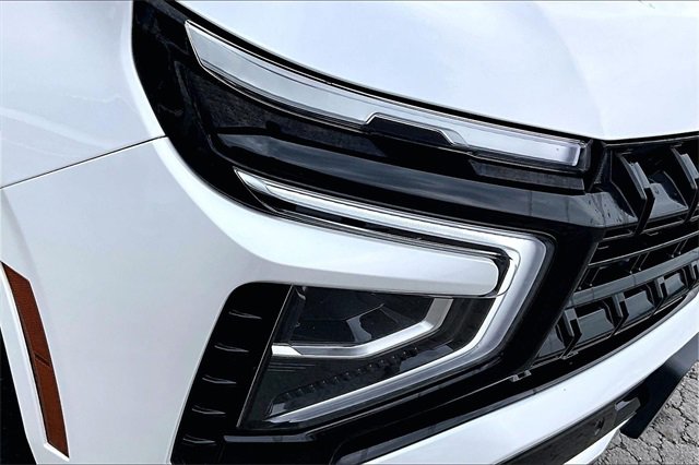 Used 2025 Chevrolet Suburban Z71 image 33