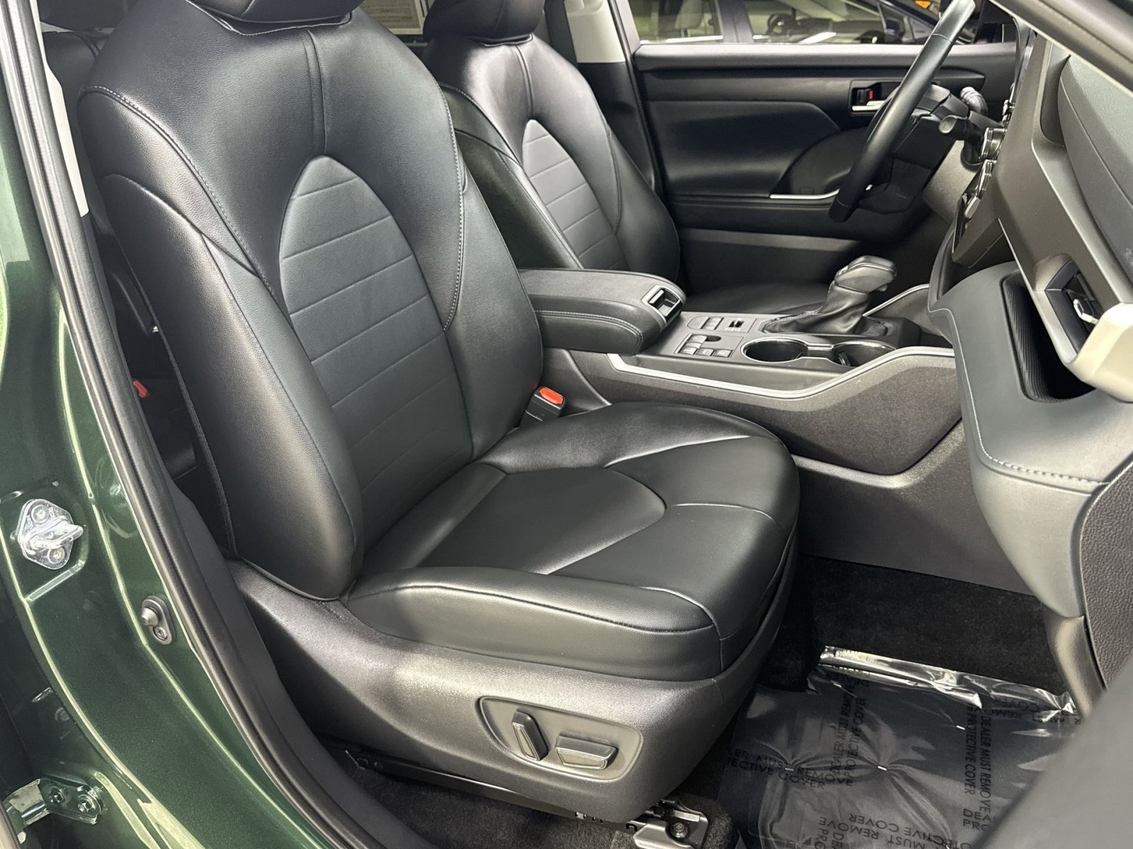 Used 2025 Toyota Highlander XLE AWD/4WD image 40