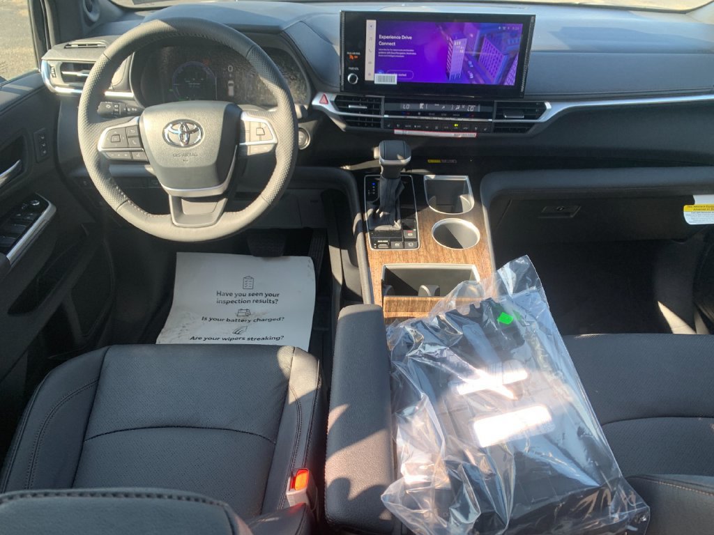 New 2026 Toyota Sienna Limited FWD image 15