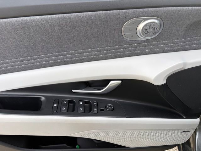 Used 2025 Hyundai Elantra Limited w/ Cargo Package image 23