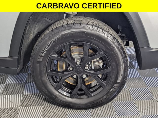 Used 2024 Jeep Grand Cherokee L Altitude RWD image 7