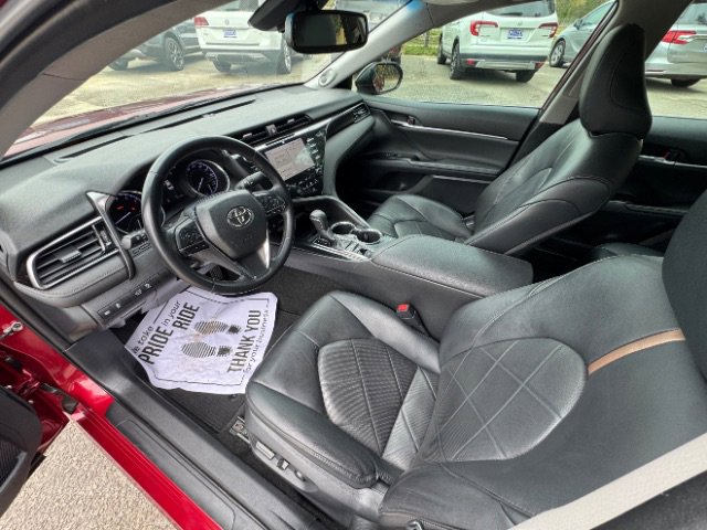 Used 2019 Toyota Camry XLE image 12