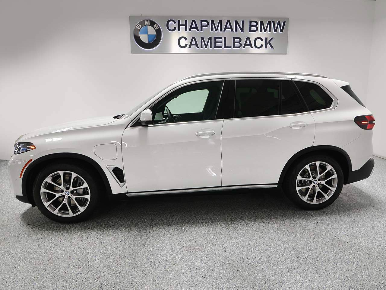 Used 2026 BMW X5 xDrive50e AWD/4WD image 3