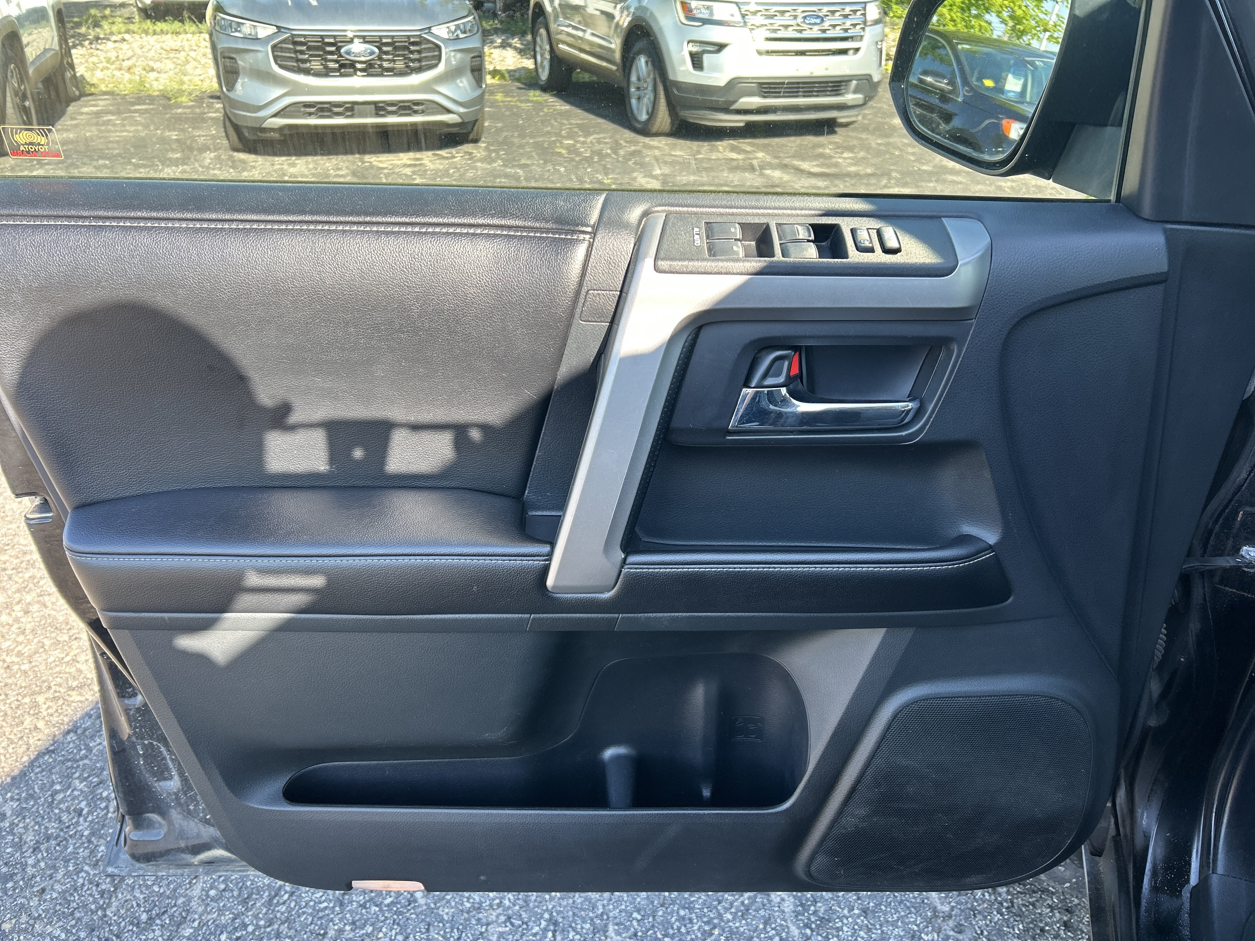 Used 2015 Toyota 4Runner SR5 AWD/4WD image 12