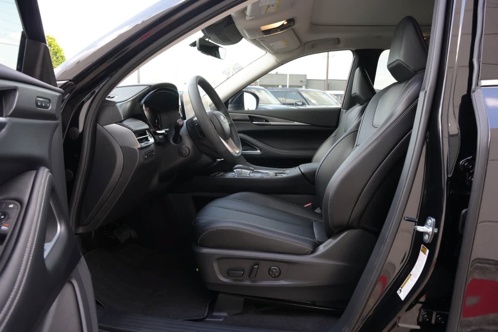 Used 2027 INFINITI QX60 Luxe w/ Cargo Package FWD image 17