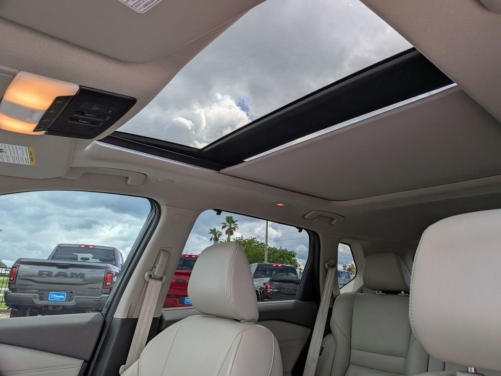 Used 2023 Nissan Rogue SL w/ SL Premium Package FWD image 14
