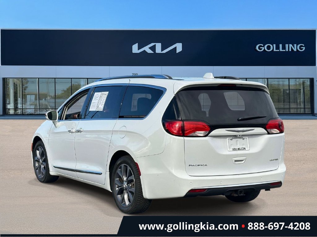 Used 2017 Chrysler Pacifica Limited FWD image 4