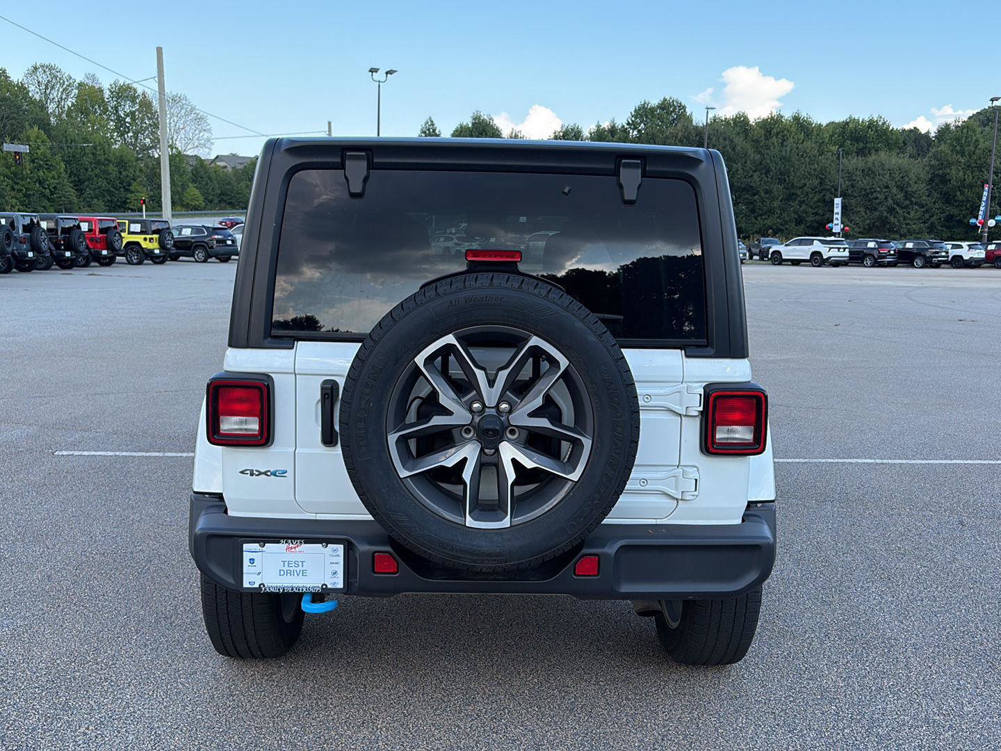Used 2024 Jeep Wrangler Unlimited w/ Convenience Group AWD/4WD image 4
