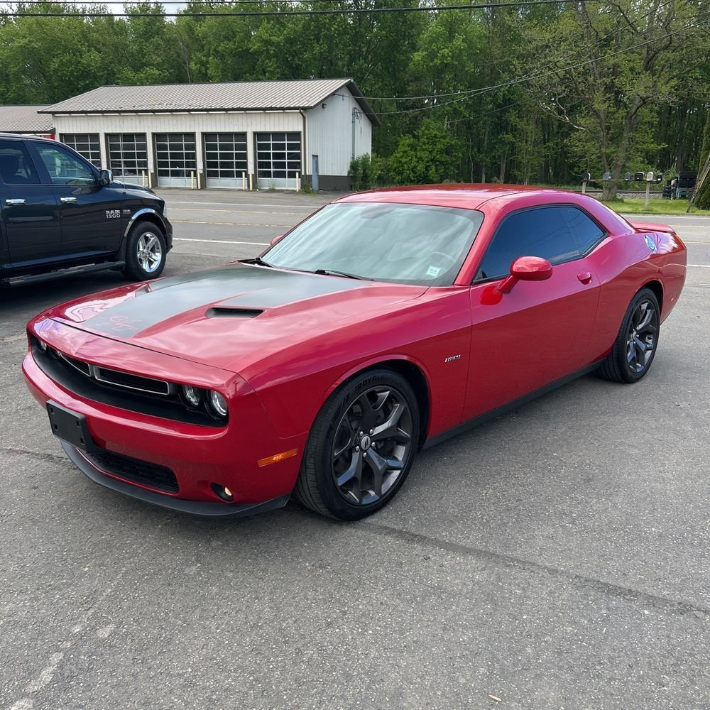 Used 2017 Dodge Challenger R/T RWD image 2
