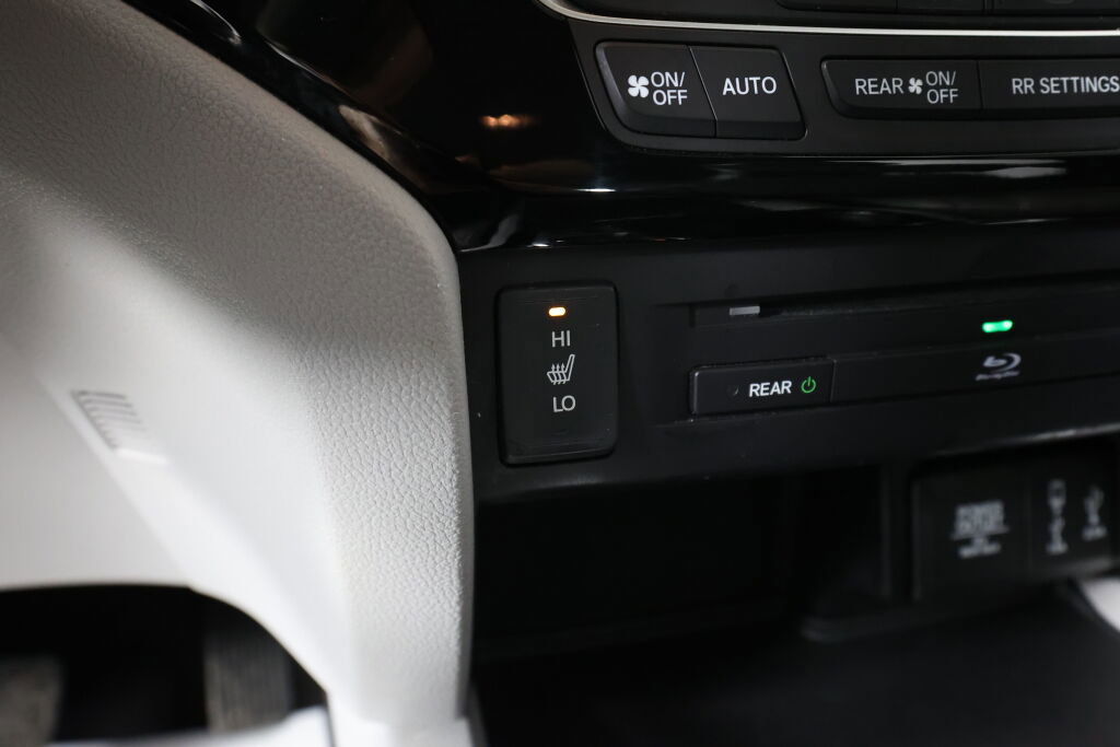 Used 2018 Honda Pilot Touring image 38
