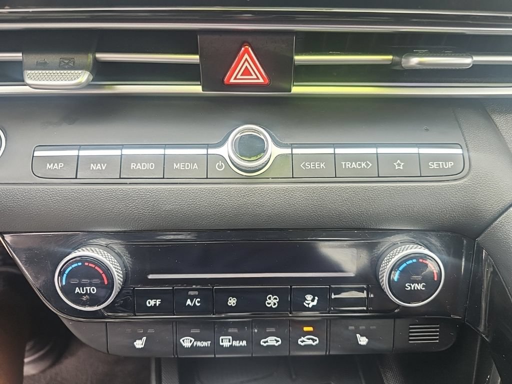 Certified 2024 Hyundai Elantra SEL w/ Convenience Package FWD image 19