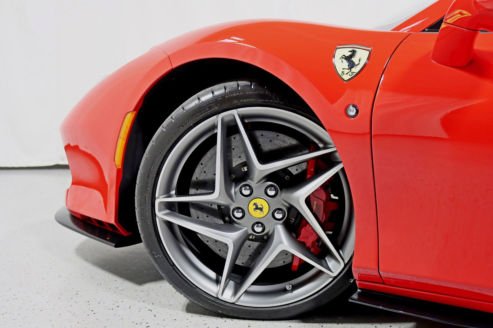 Used 2023 Ferrari F8 Tributo image 21
