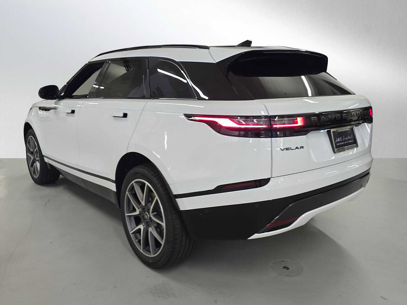 New 2026 Land Rover Range Rover Velar Dynamic SE image 3