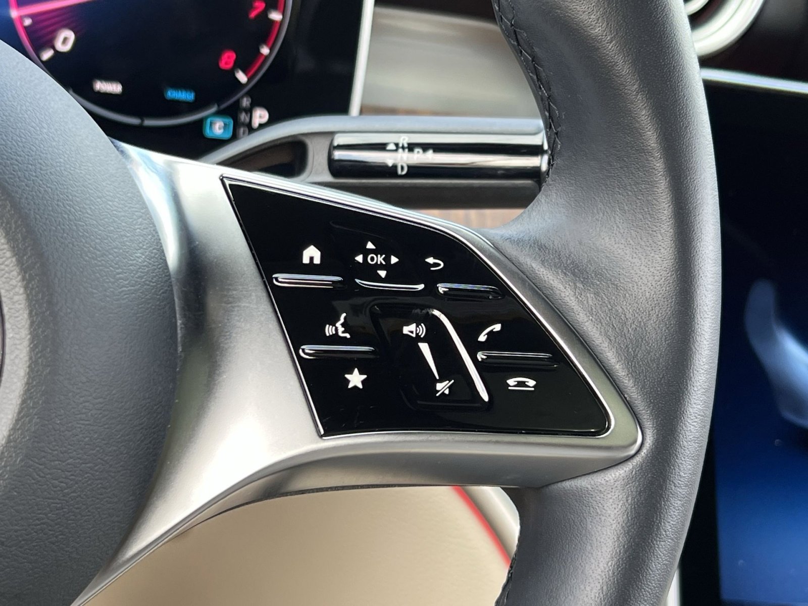 Certified 2025 Mercedes-Benz CLE 300 4MATIC Coupe image 29