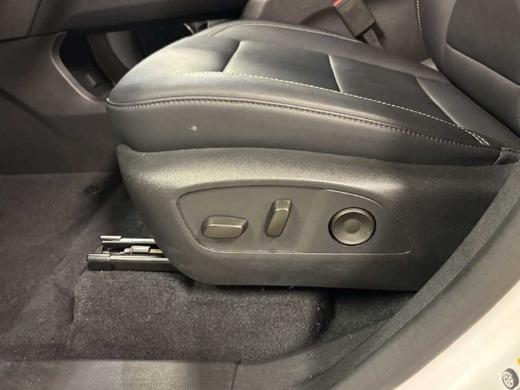 Used 2026 GMC Acadia Elevation w/ Elevation Premium Package FWD image 25