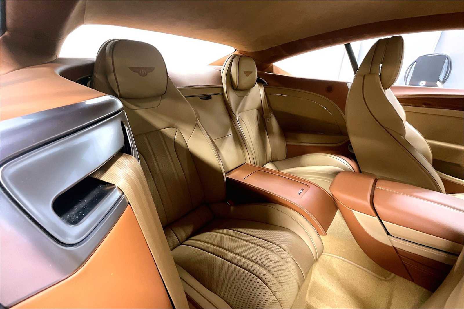 Used 2022 Bentley Continental GT image 33