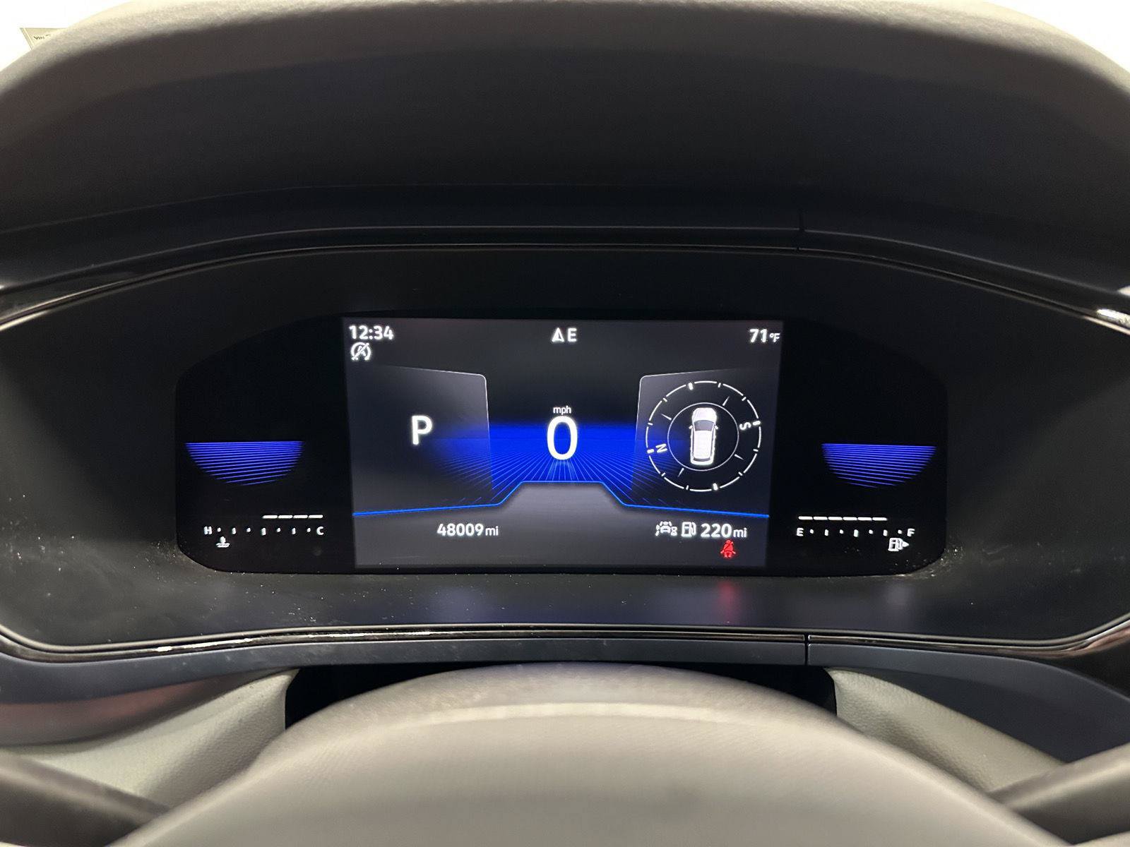Used 2022 Volkswagen Taos SE w/ Panoramic Sunroof Package FWD image 21