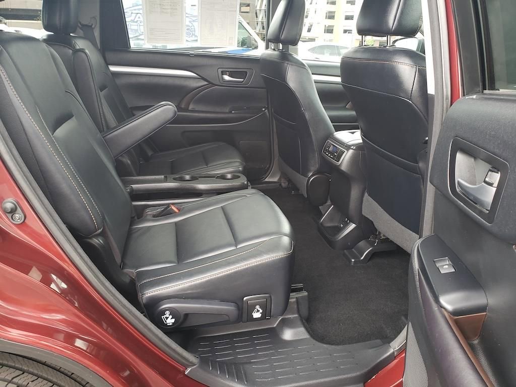 Used 2017 Toyota Highlander XLE image 34