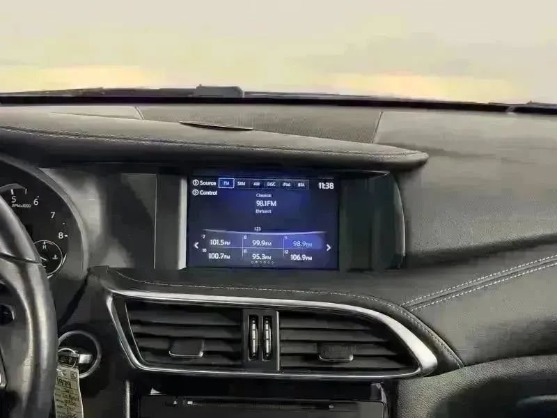 Used 2017 INFINITI QX30 FWD image 22