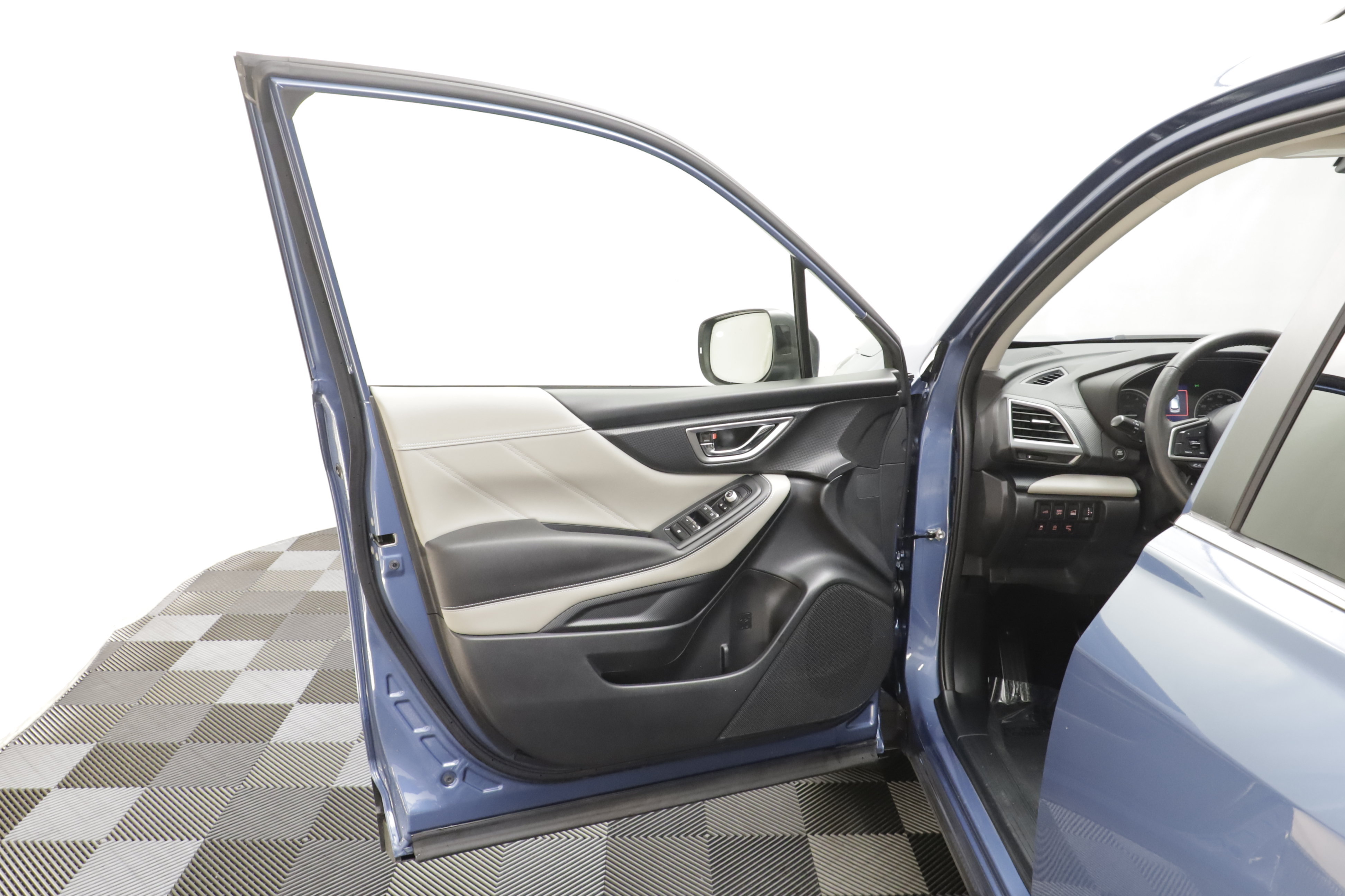 Used 2024 Subaru Forester Limited w/ Convenience Package AWD/4WD image 5