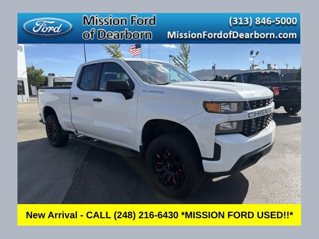 Used 2019 Chevrolet Silverado 1500 Custom w/ Custom Convenience Package AWD/4WD image 1