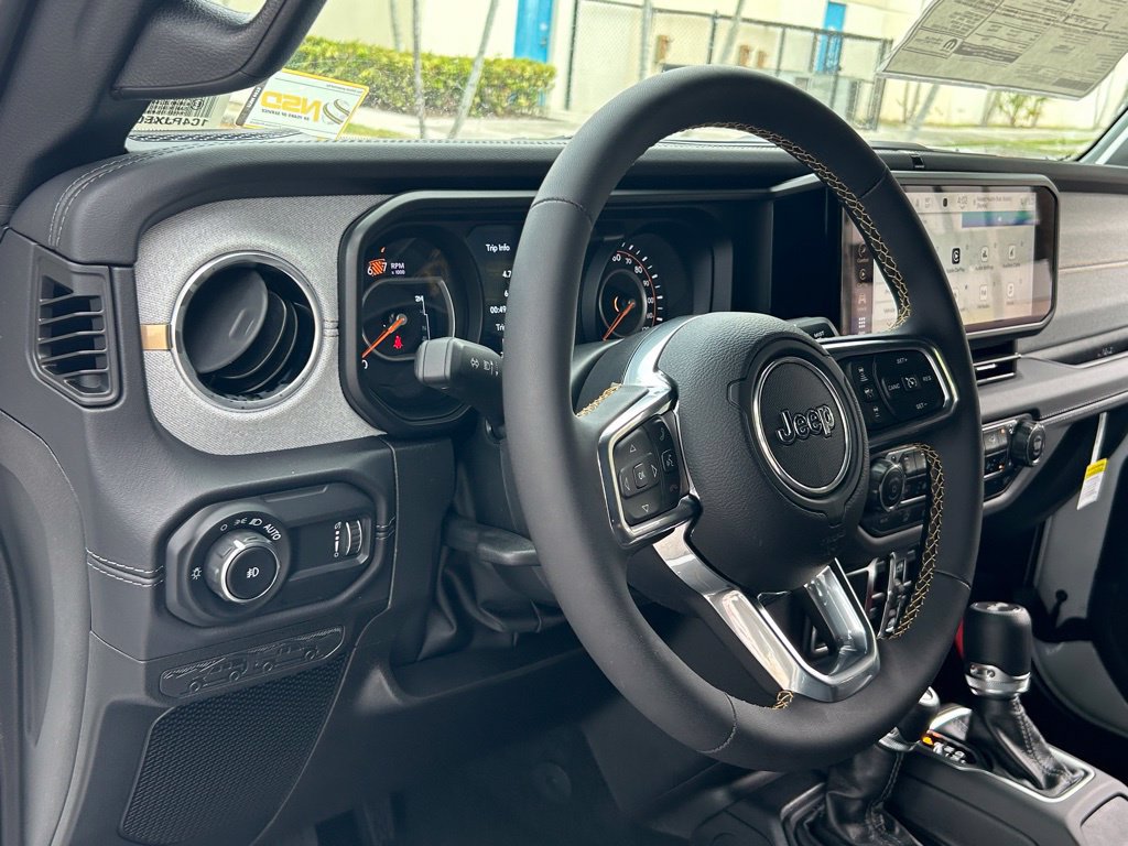 Used 2024 Jeep Wrangler Unlimited Sahara AWD/4WD image 33