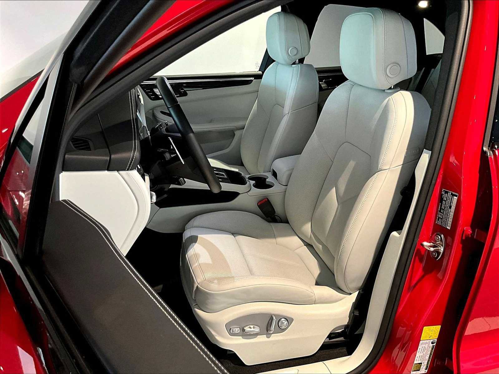 Used 2025 Porsche Macan S image 8