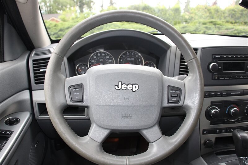 Used 2007 Jeep Grand Cherokee Laredo RWD image 17