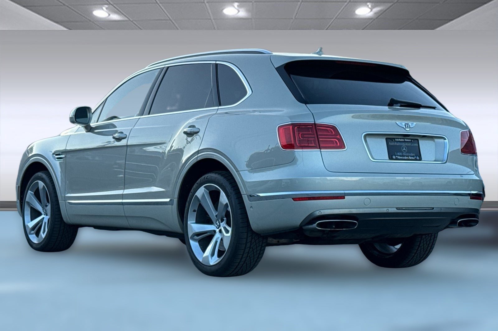 Used 2018 Bentley Bentayga image 3