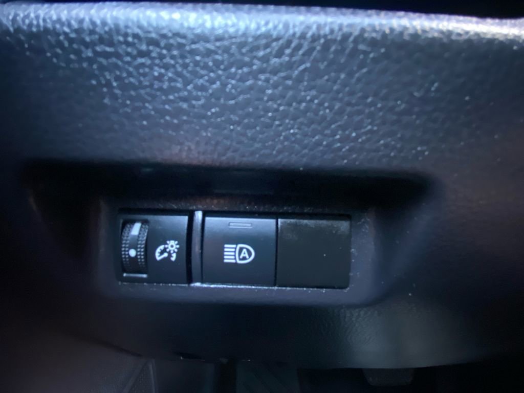 Used 2025 Toyota RAV4 XLE AWD/4WD image 18