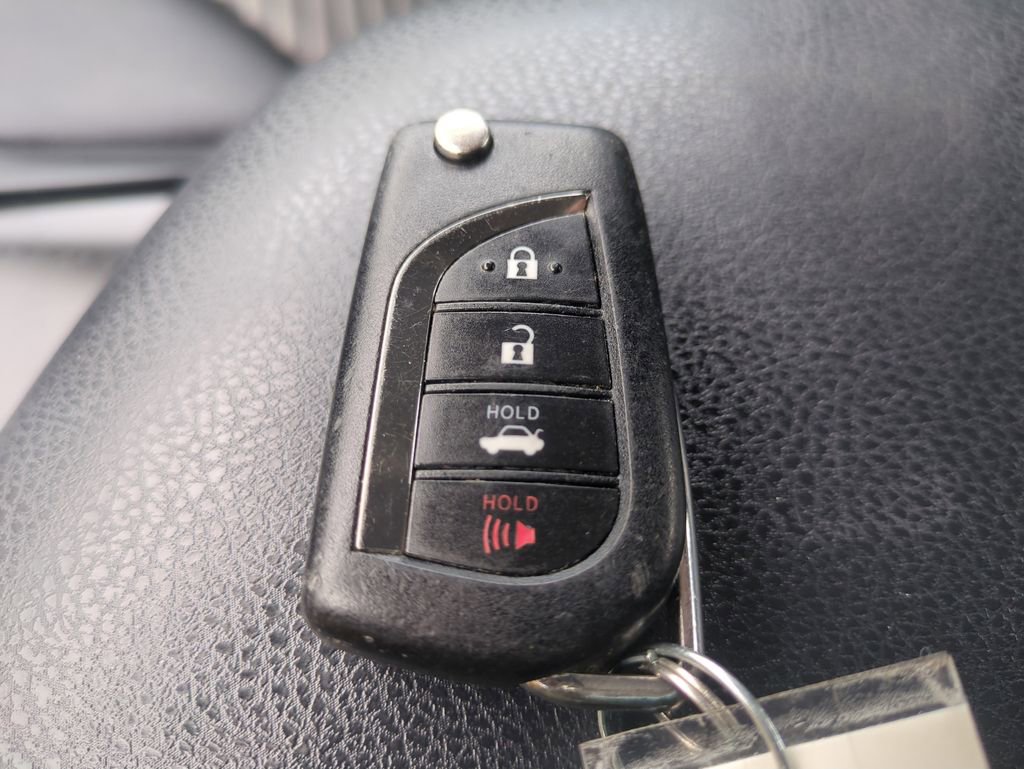 Used 2019 Toyota Camry SE image 32