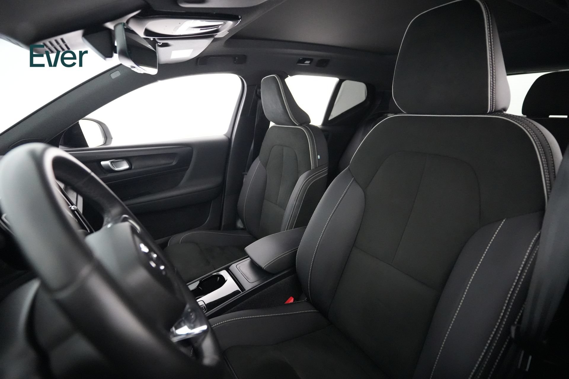 Used 2023 Volvo XC40 Recharge Plus w/ Protection Package Premier AWD/4WD image 4