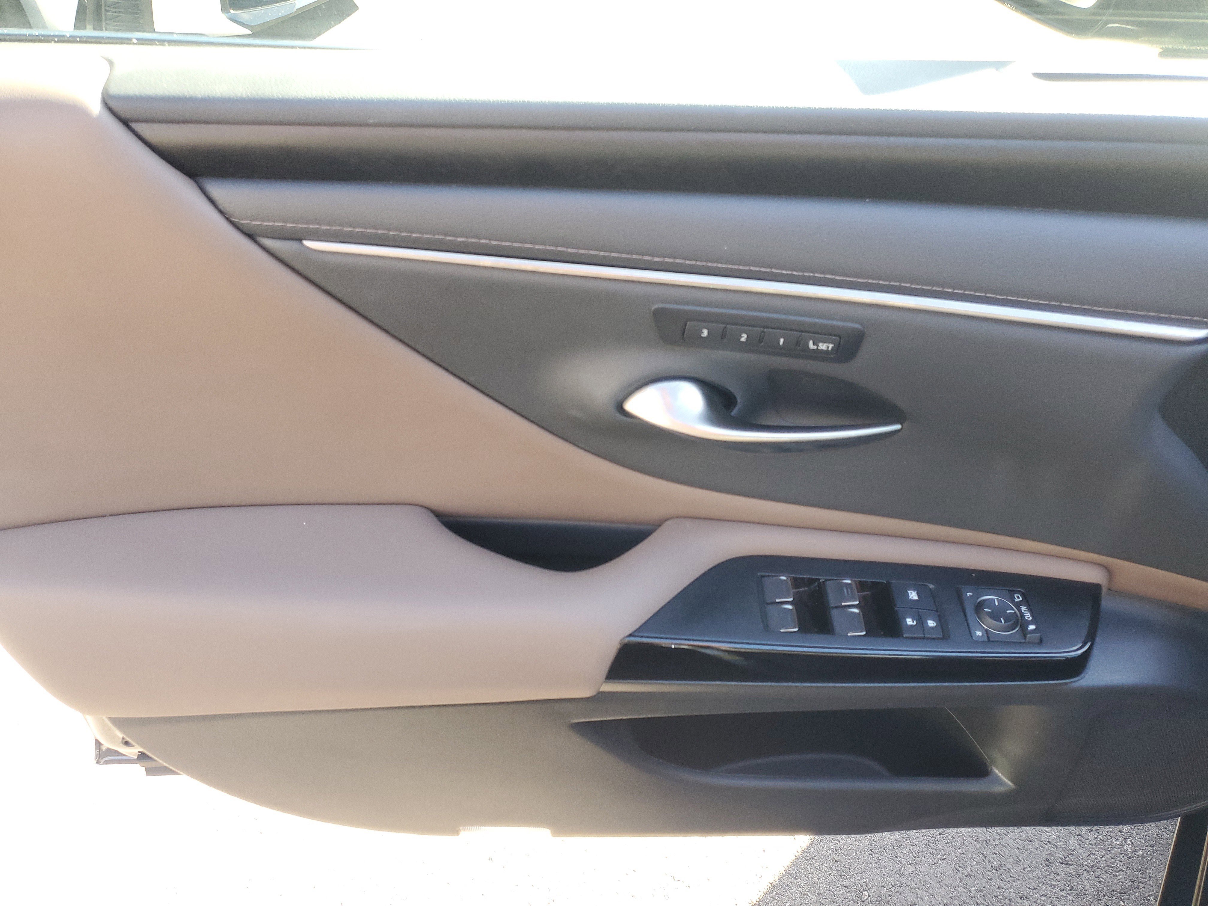 Certified 2023 Lexus ES 350 w/ Premium Package image 19