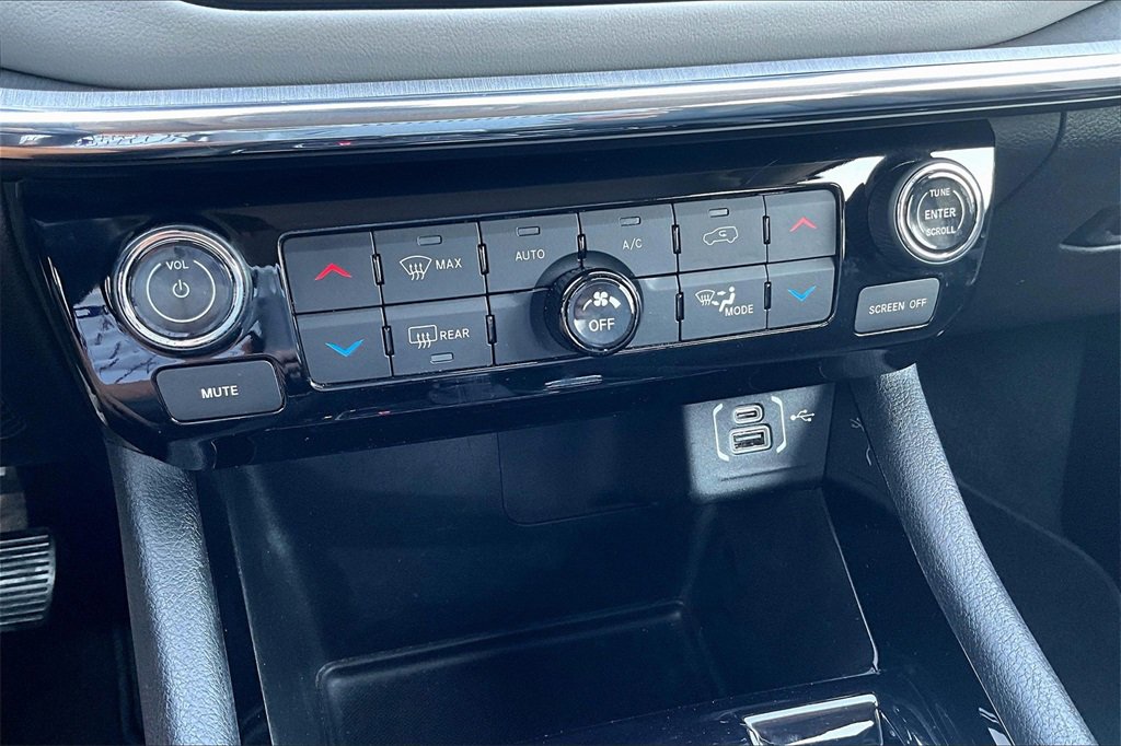 Used 2022 Jeep Compass Limited image 15