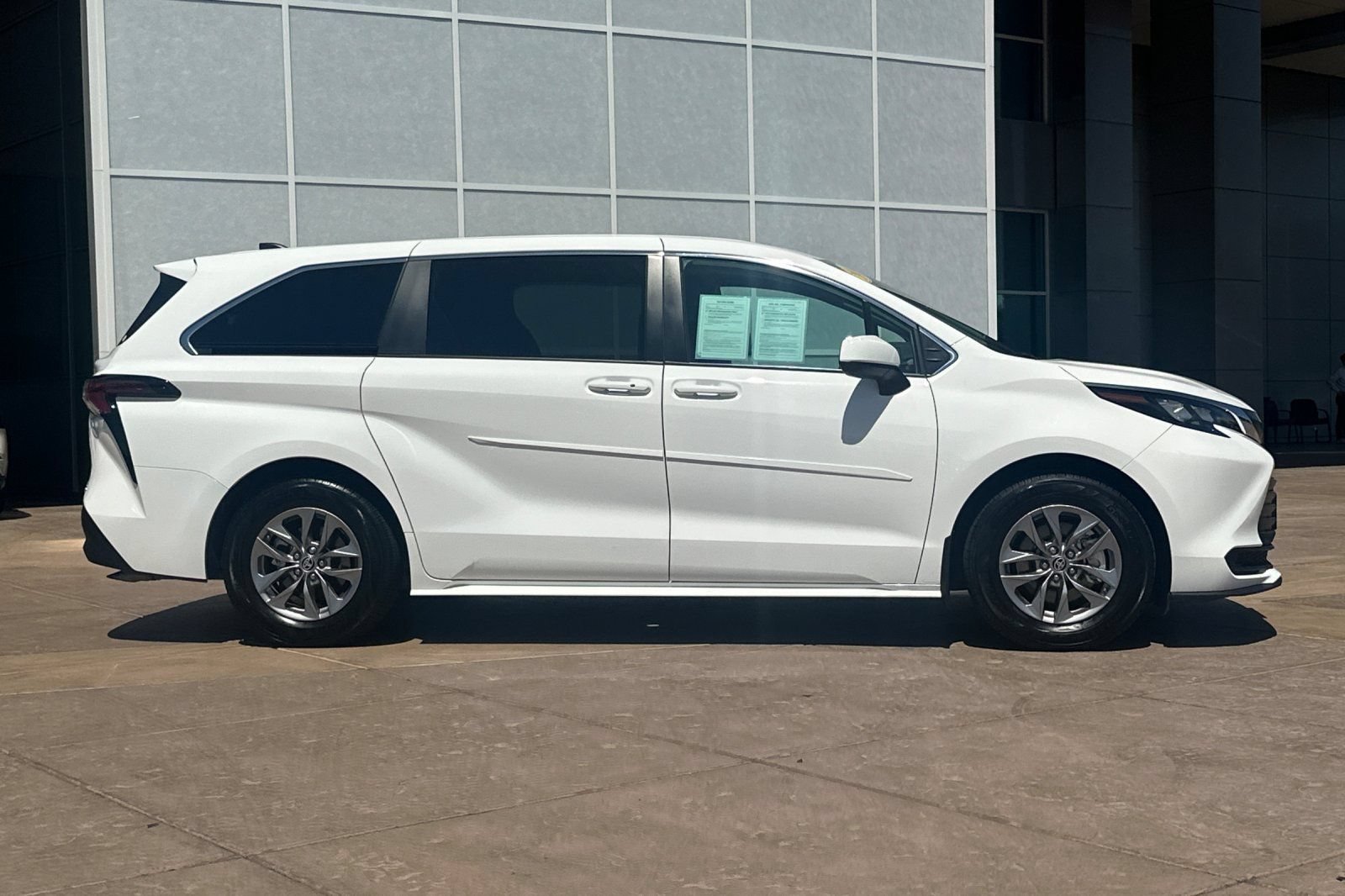 Certified 2024 Toyota Sienna LE AWD/4WD image 3