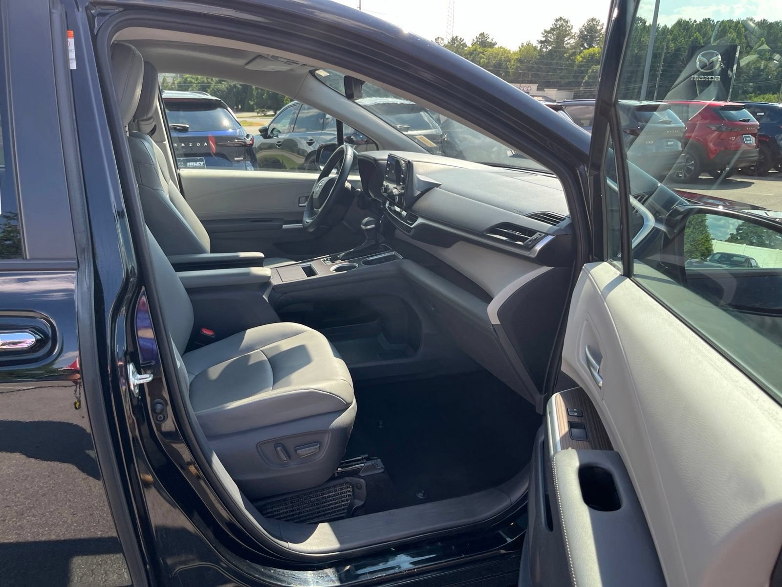 Used 2021 Toyota Sienna XLE FWD image 34