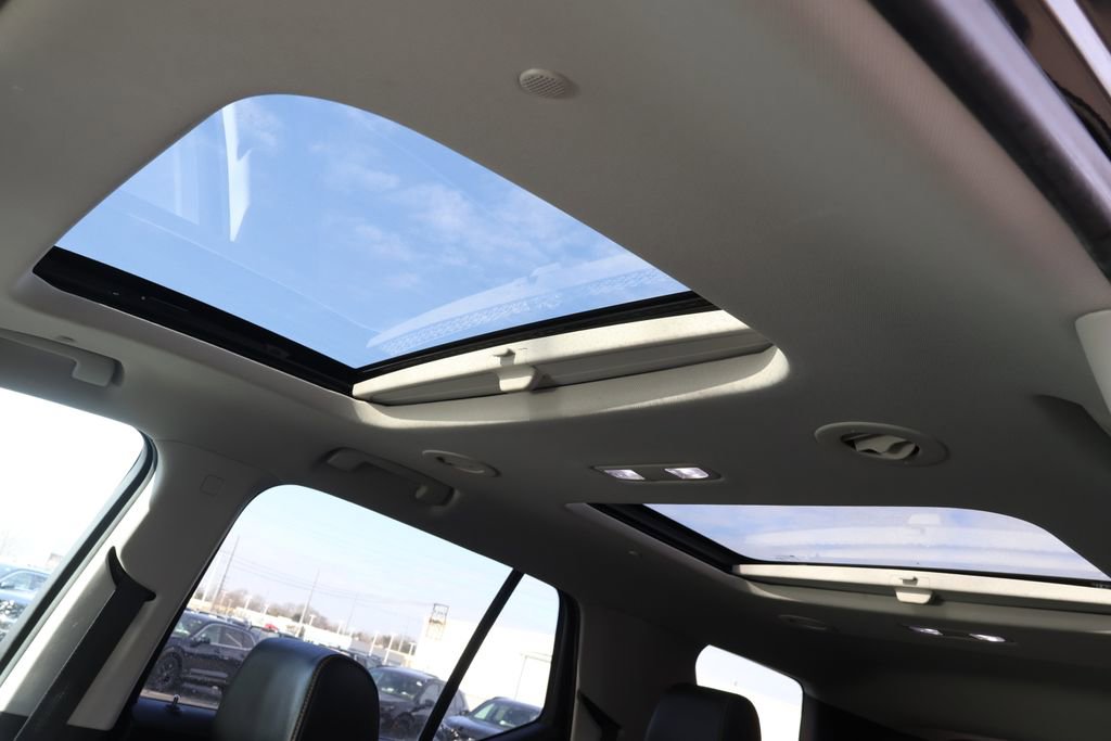 Used 2020 Chevrolet Traverse LT w/ LT Premium Package image 35