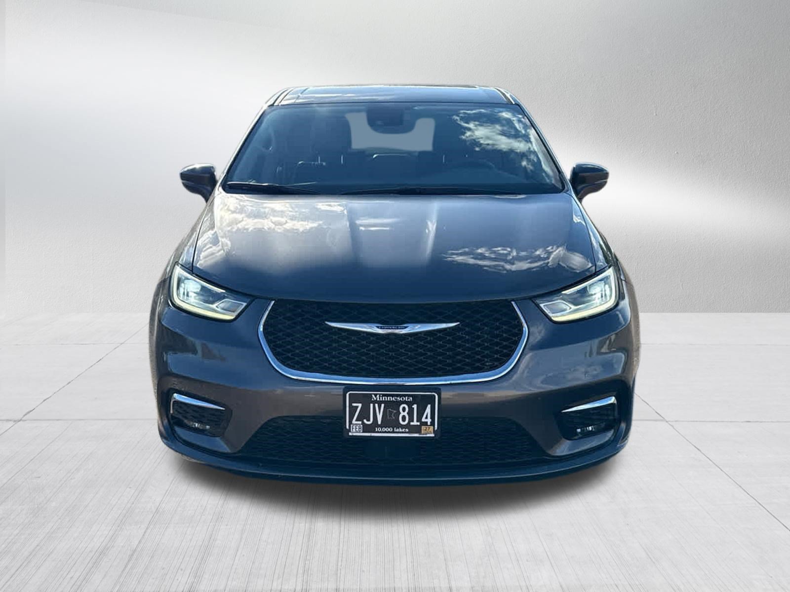 Used 2022 Chrysler Pacifica Touring-L FWD image 3